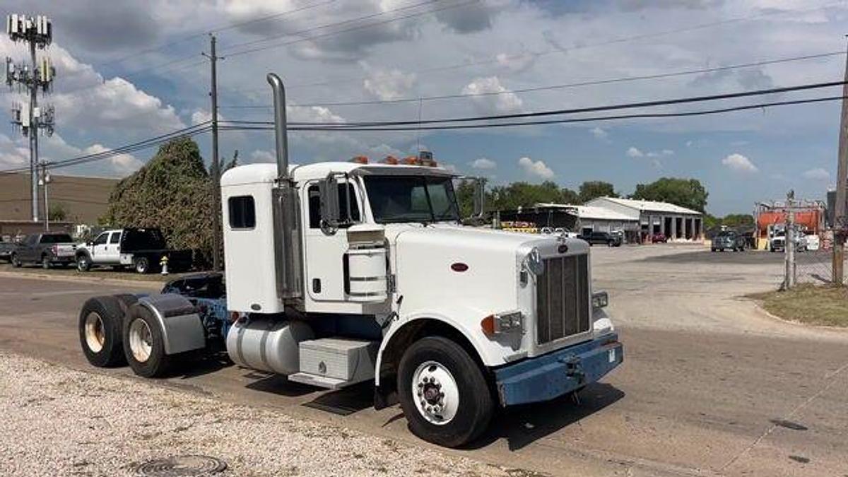 Used 2006 PETERBILT 378 T/A 36” SLEEPER TRUCK