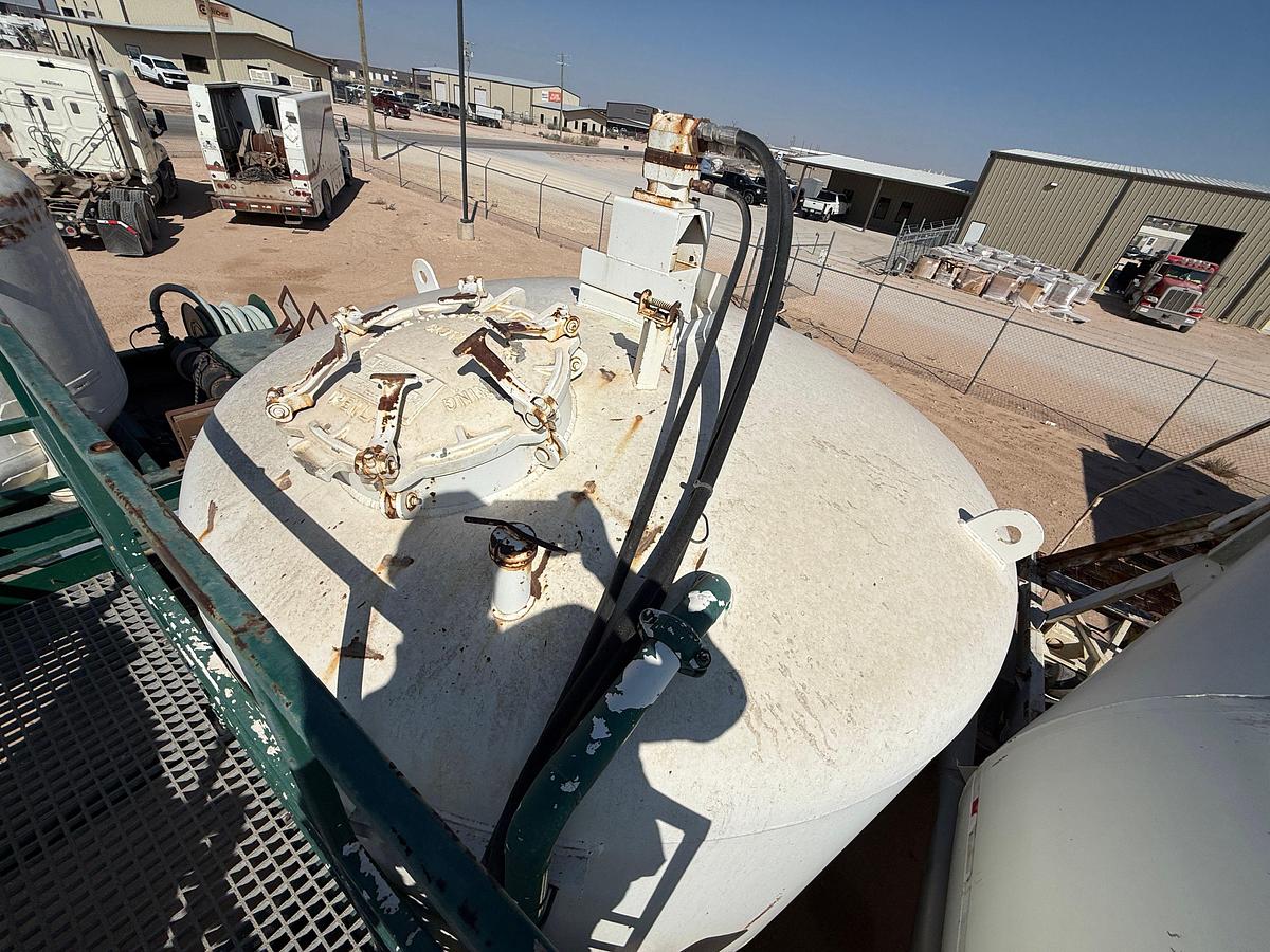 Used 2010 FREEMYER T/A 2-POD DRY BULK TANK TRAILER