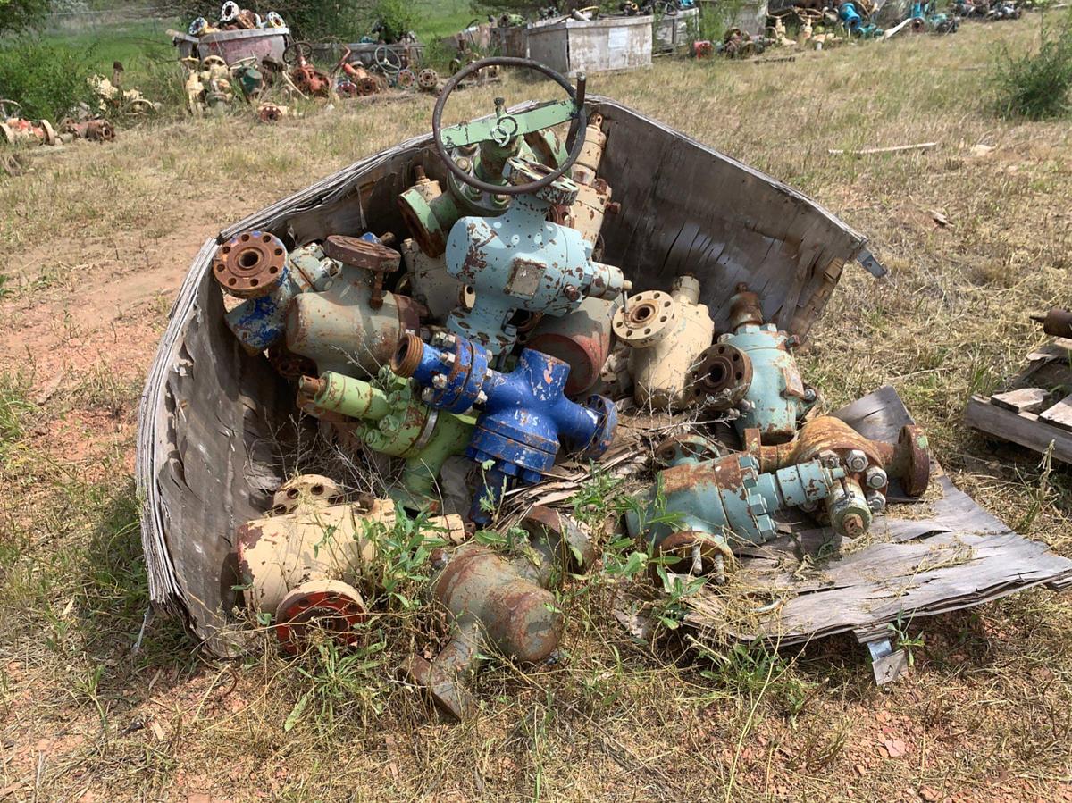 Used Row of 7-1/16 DSA’s, 4-1/16 10k Gate Valves, Well Heads, 2in Fluid Crosses