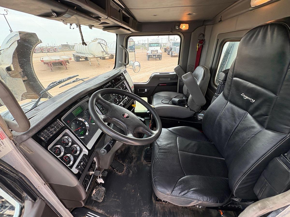 Used 2018 KENWORTH T800 T/A BOBTAIL FUEL TRUCK, 4500 Gal. 4 Comp.