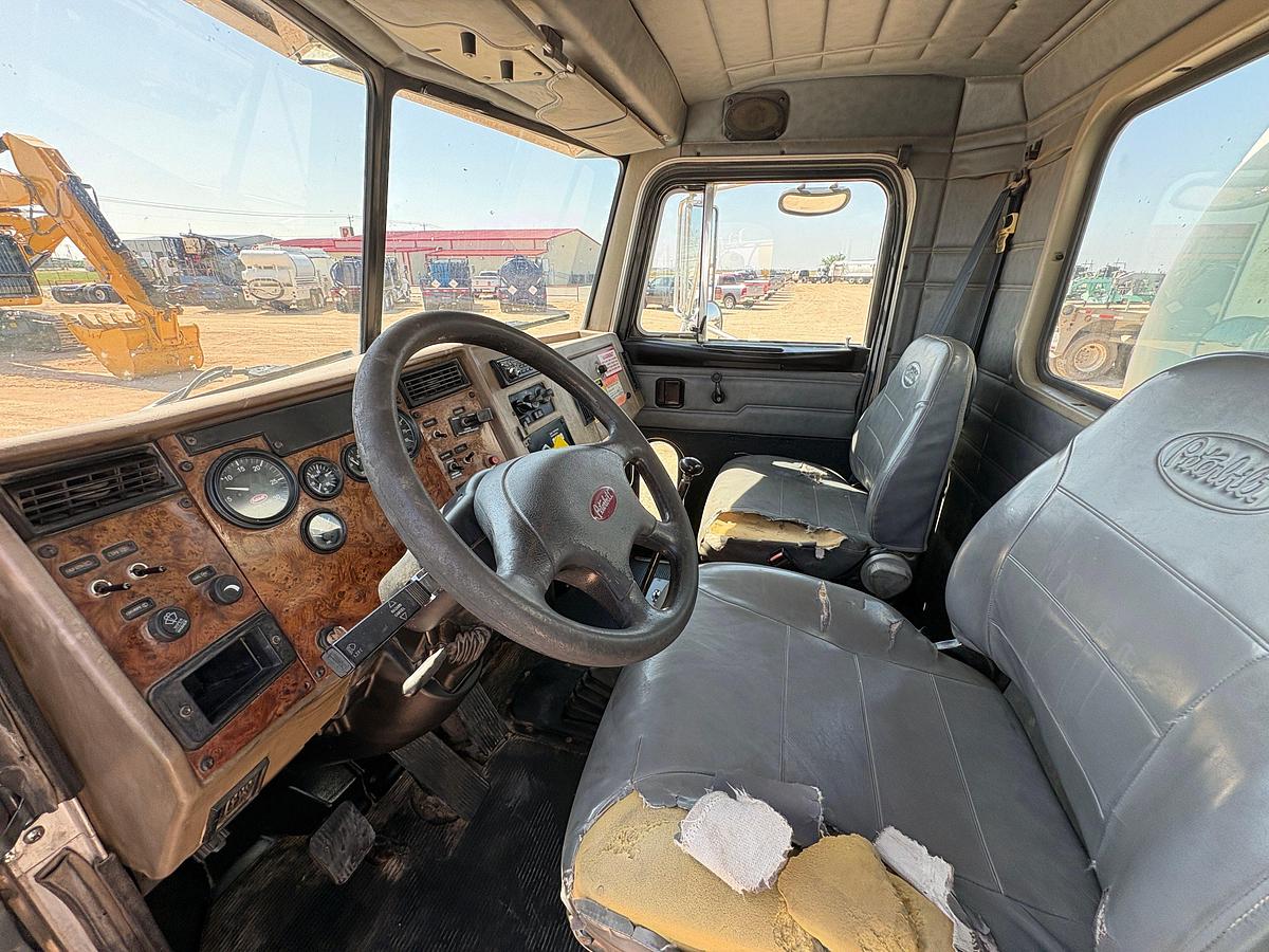 Used 2004 PETERBILT 330 S/A DAYCAB PROPANE TRUCK