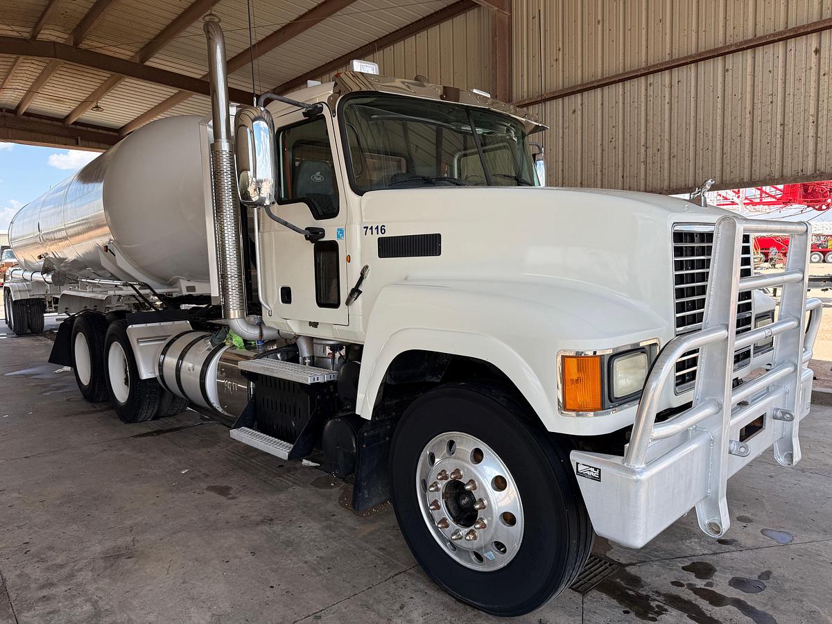 Used 2013 MACK PINNACLE CHU613 T/A DAYCAB TRUCK TRACTOR