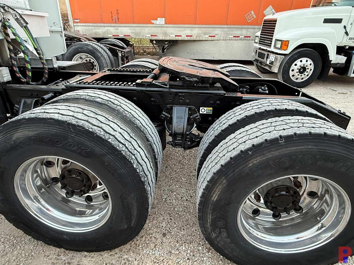 Used 2007 PETERBILT 379 T/A  63” SLEEPER TRUCK