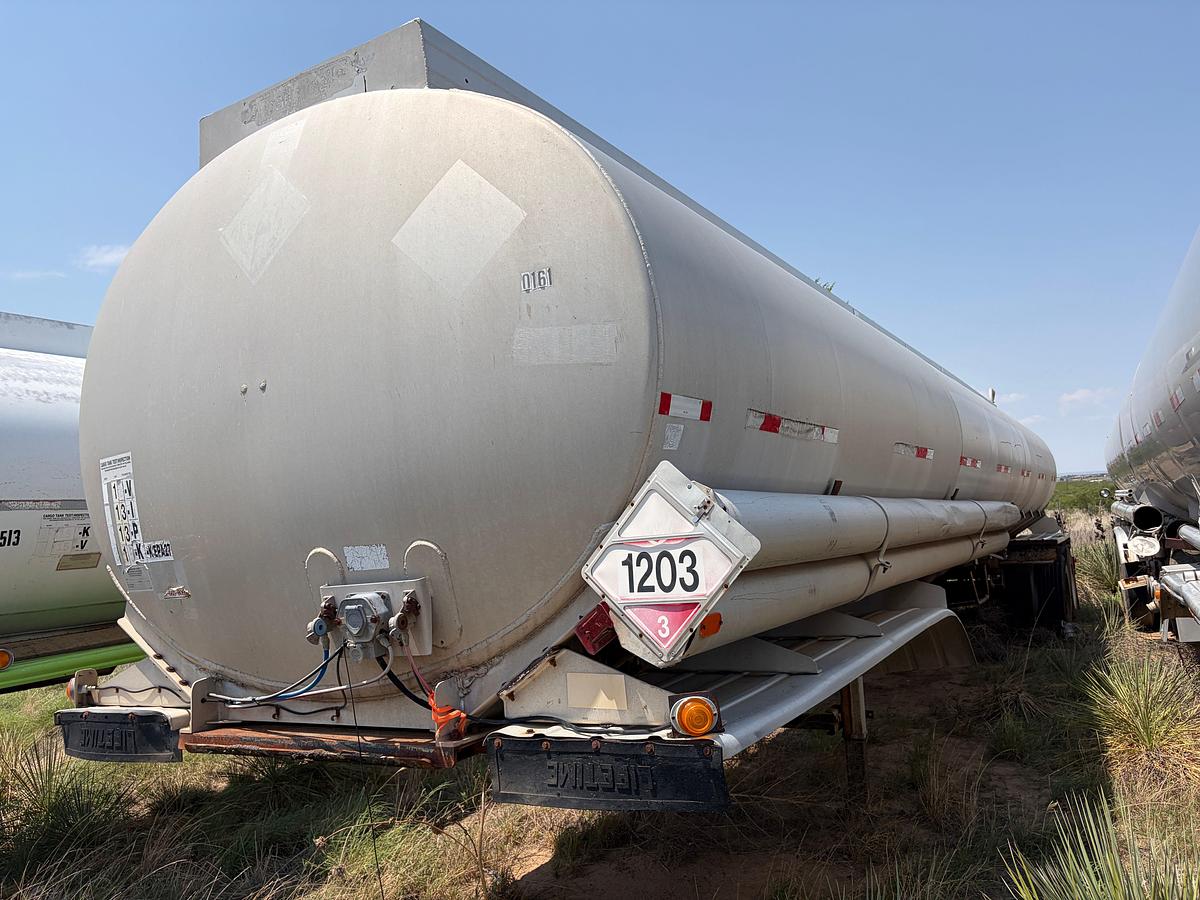 Used 1982 TRAILMOBIL FUEL TRANSPORT TRAILER