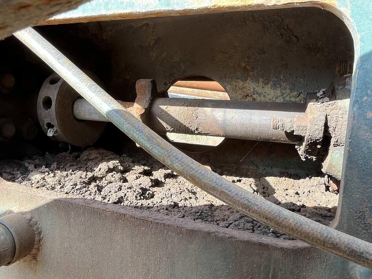 Used 1981 CHICAGO PNEUMATIC CP700 TOP DRIVE WATER WELL DRILLING RIG Package