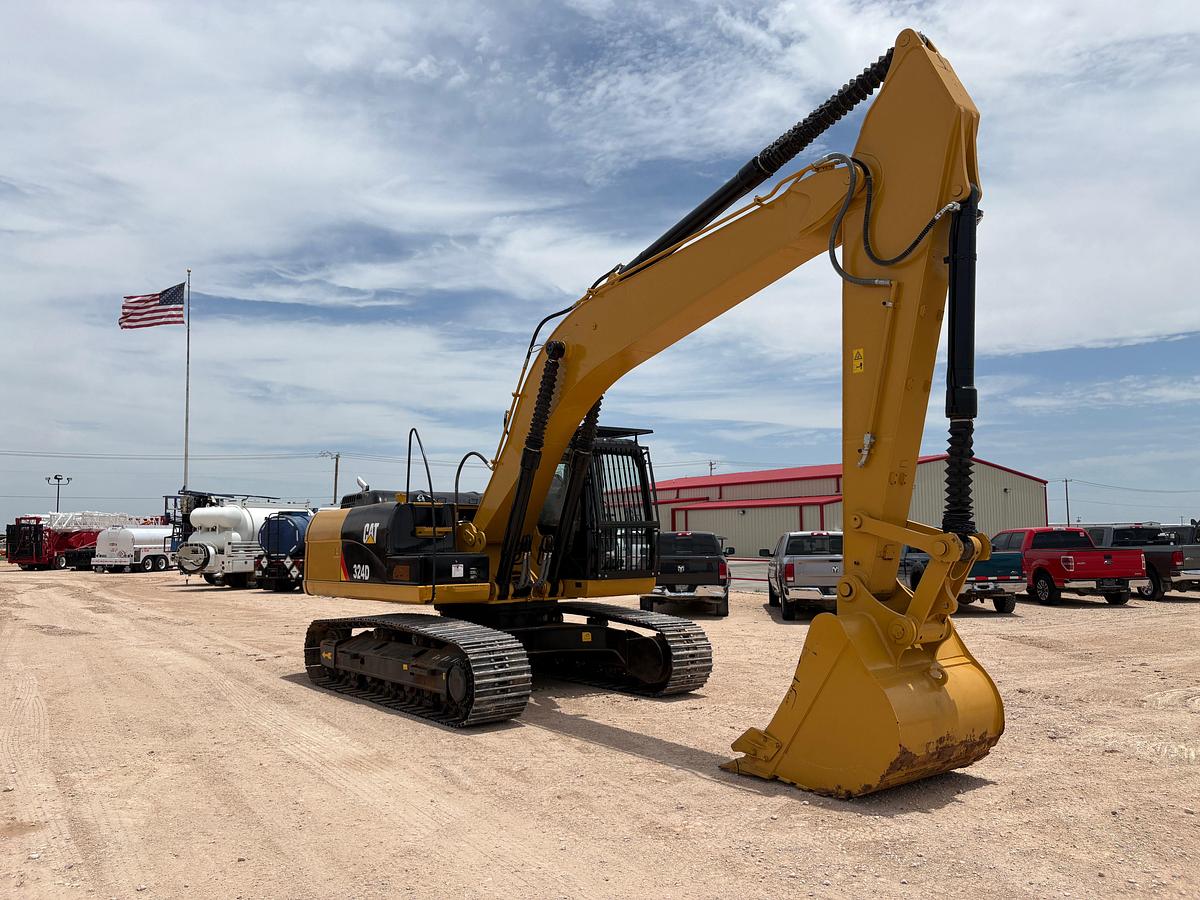 Used CATERPILLAR 324D CRAWLER EXCAVATOR