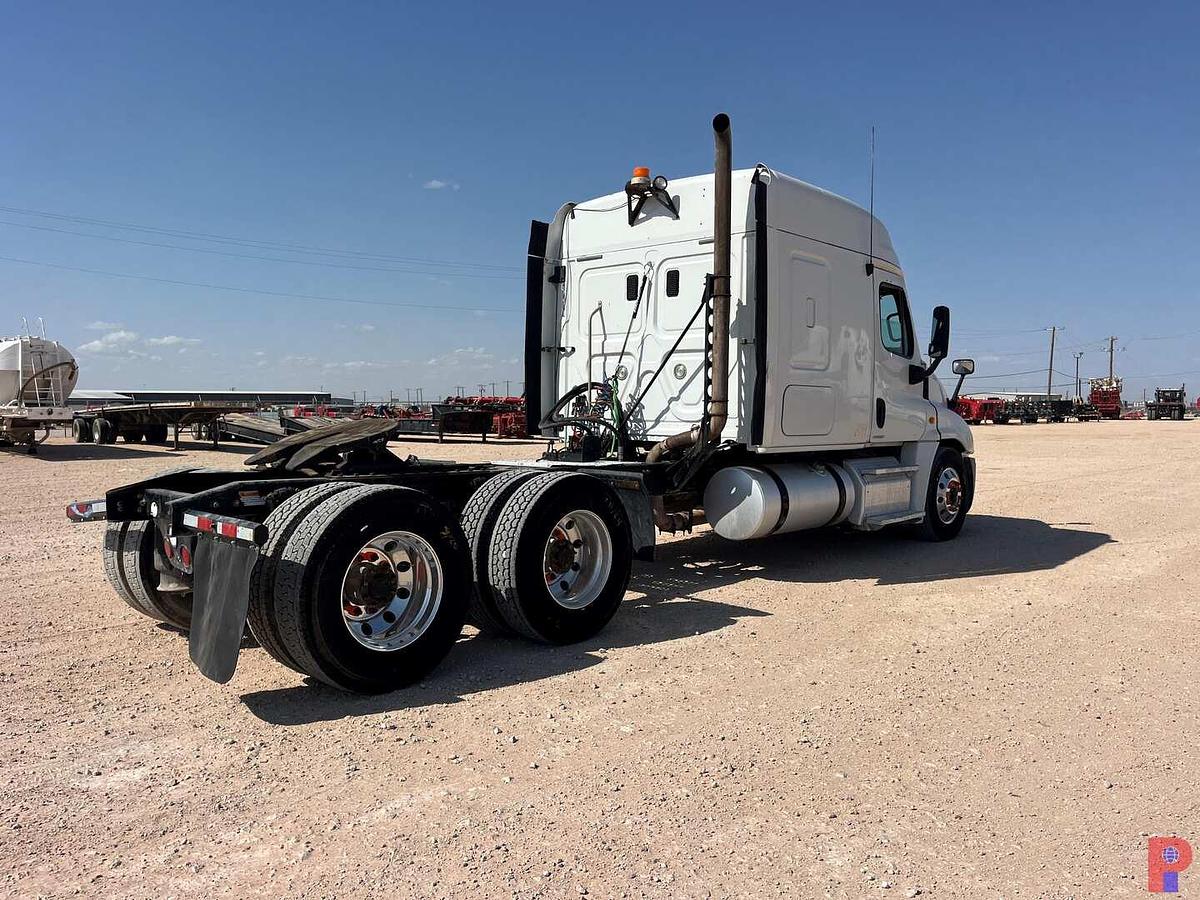 Used 2012 FREIGHTLINER CASCADIA 125064ST T/A 60” SLEEPER TRUCK