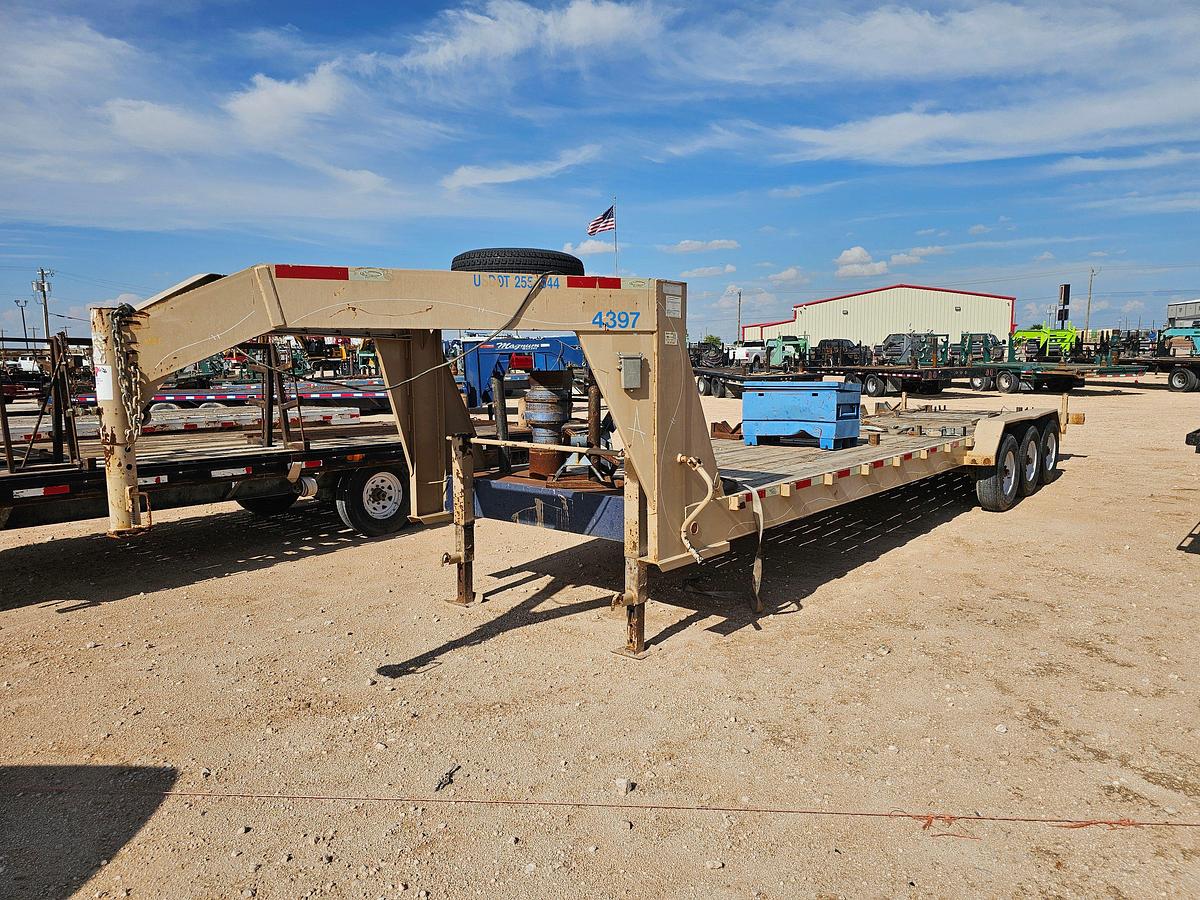 Used 2015 DELL RAPIDS CUSTOM 30’ X 82” 3-AXLE GOOSENECK TRAILER