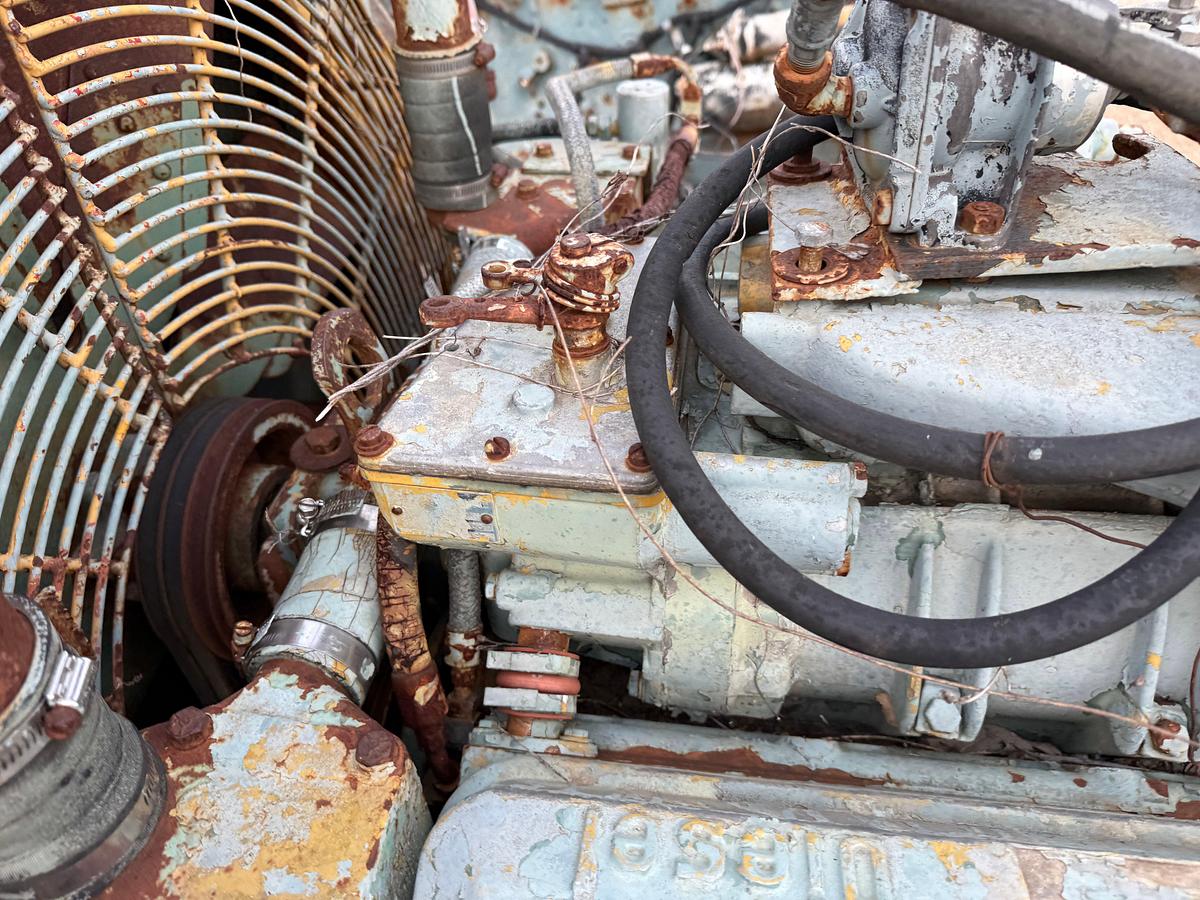 Used DETROIT 8V71T ENGINE & RADIATOR, SKIDDED (INCOMPLETE)