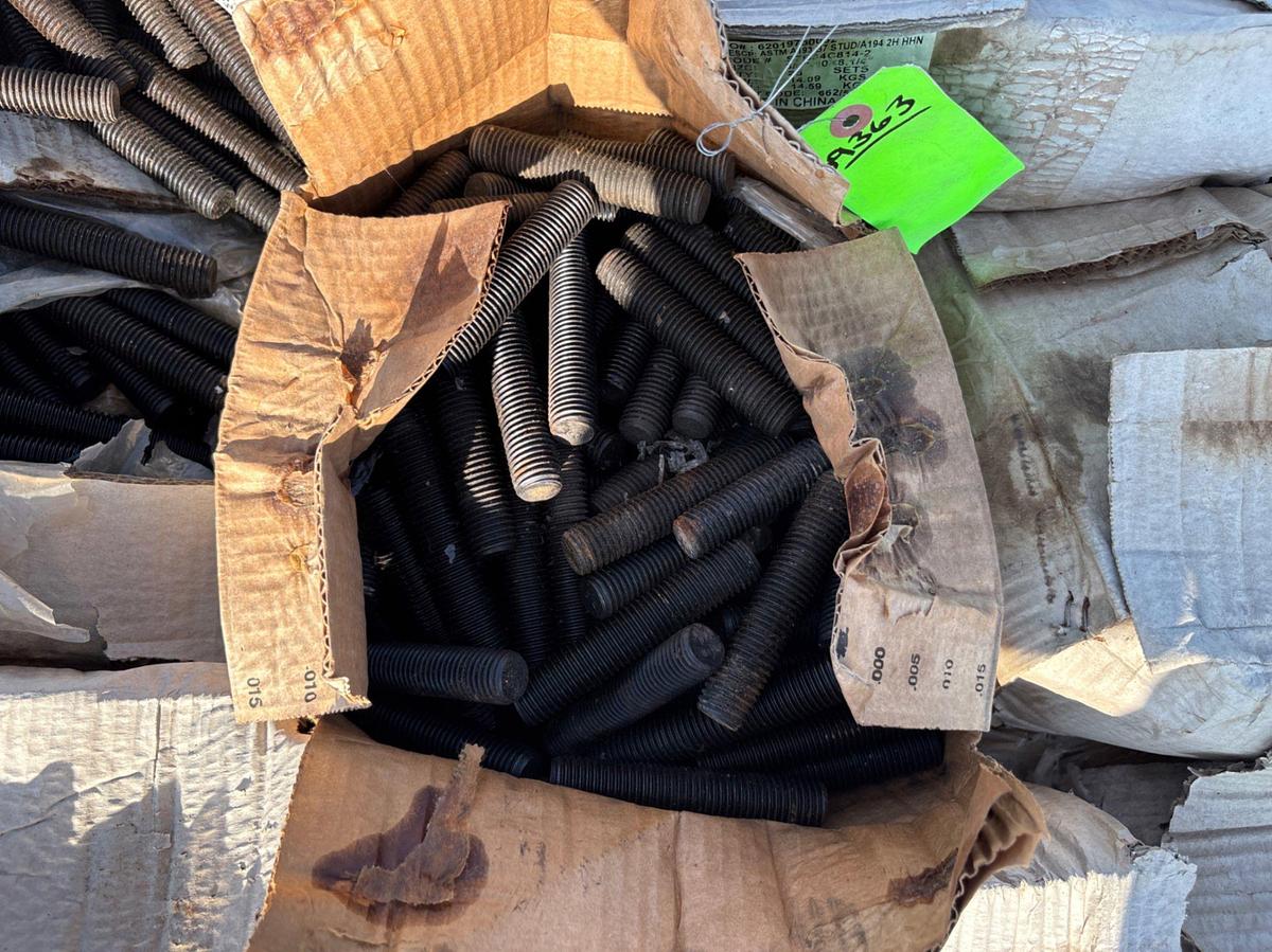 Used Pallet of (1000+) assorted size stud bolts