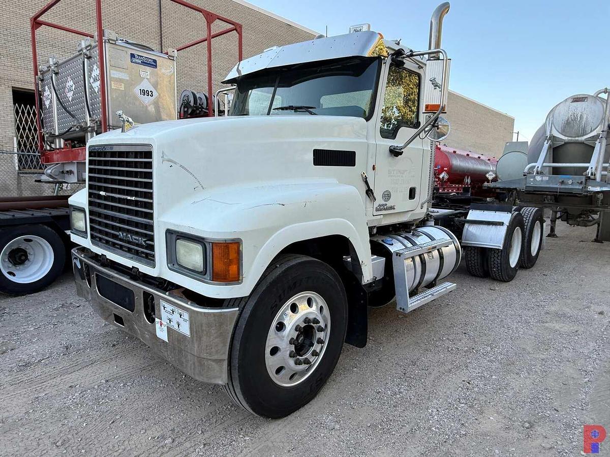 Used 2013 MACK CHU613 PINNACLE T/A DAY CAB TRUCK TRACTOR