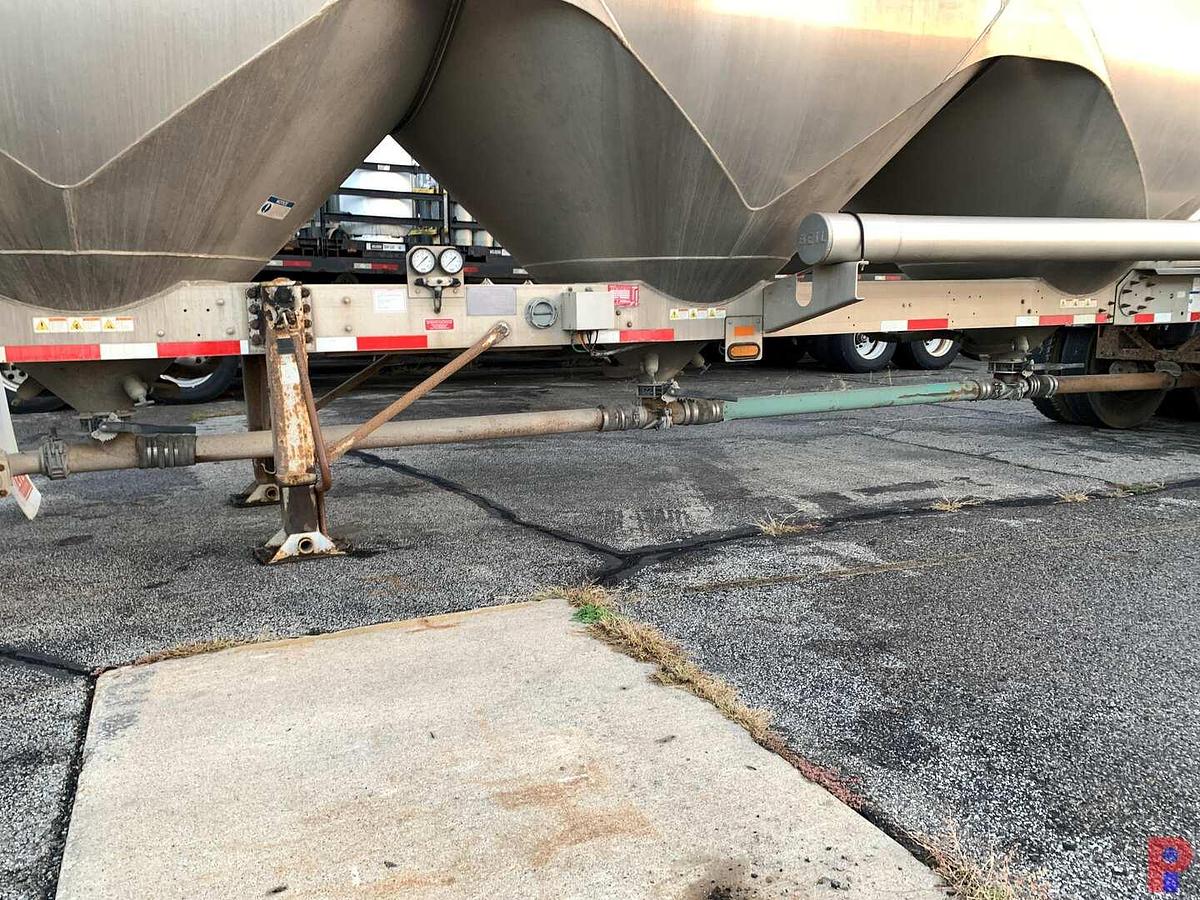 Used 2014 HEIL 1040 CU.FT. T/A DRY BULK PNEUMATIC TRAILER