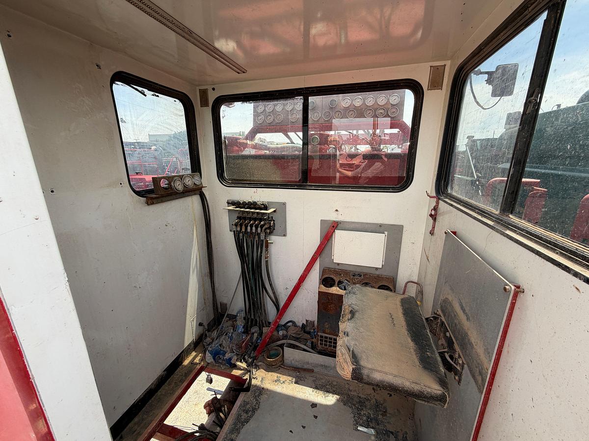 Used 2014 NOV BLENDER UNIT TRAILER