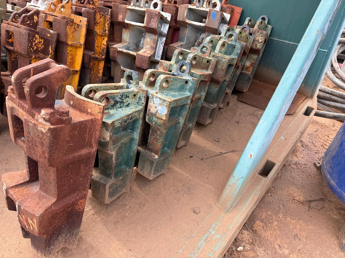 Used LOT OF (12) ASSORTED VARCO 5-1/2”, 7-5/8”-9-5/8”, 11-3/4 -14-3/8”, 16”-24-1/2” CASING SPIDER SLIP BODIES