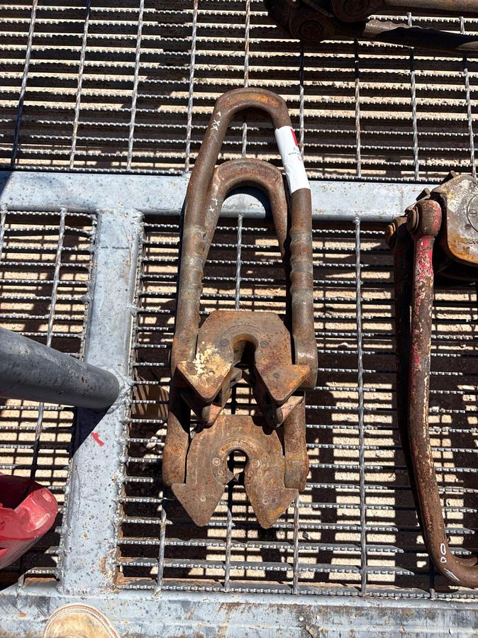 Used (2x$) (2) trico plate type rod elevators