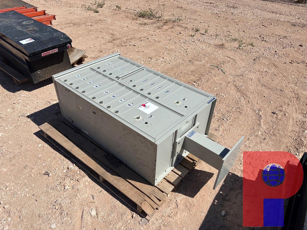Used SALSBURY INDUSTRIES 18-BOX LOCKING MAILBOX