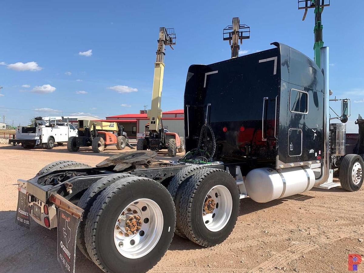 Used 2002 PETERBILT 379 EXT HOOD T/A 68” SLEEPER TRUCK