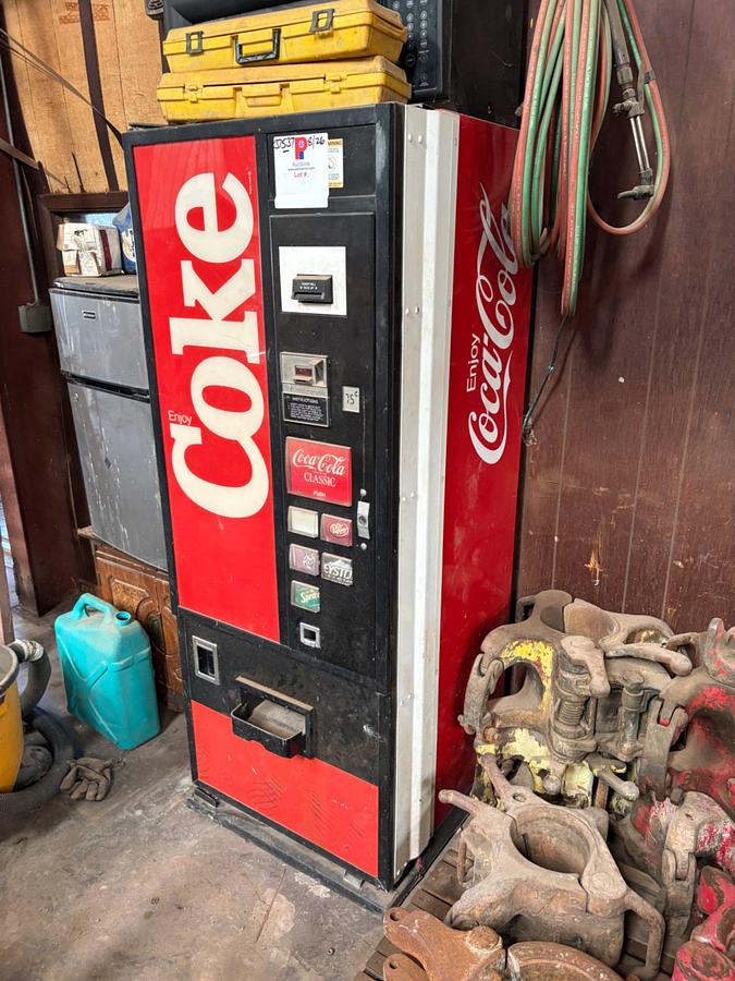 Used Dixie Narco model: 300 Coca-cola vending machine