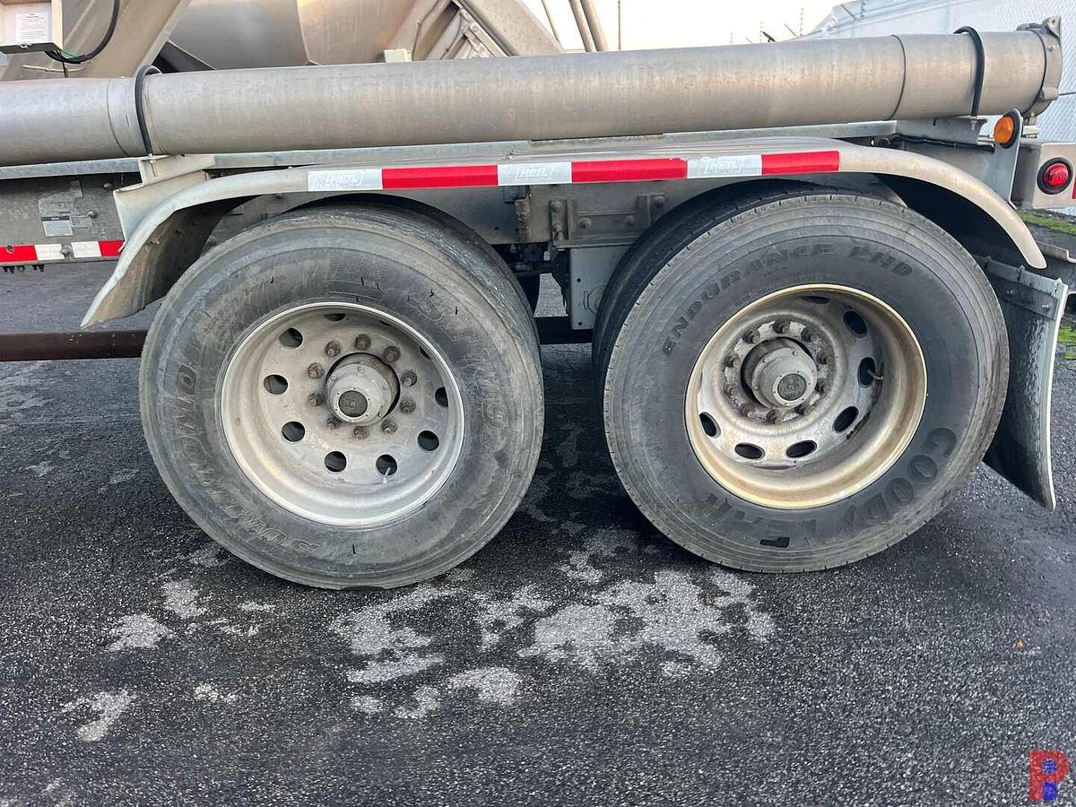 Used 2017 HEIL  1040 CU. FT T/A DRY BULK PNEUMATIC TRAILER