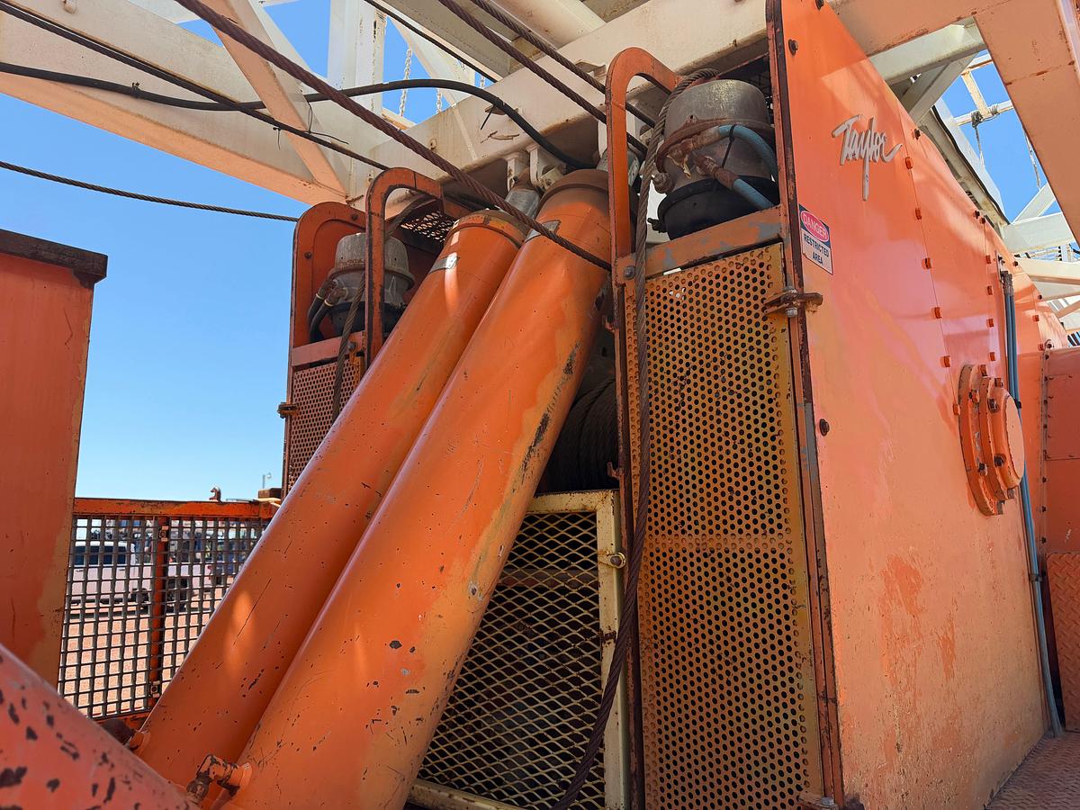 Used 2006 TAYLOR C500 DD 104'-250K 5-AXLE WELL SERVICE WORKOVER RIG