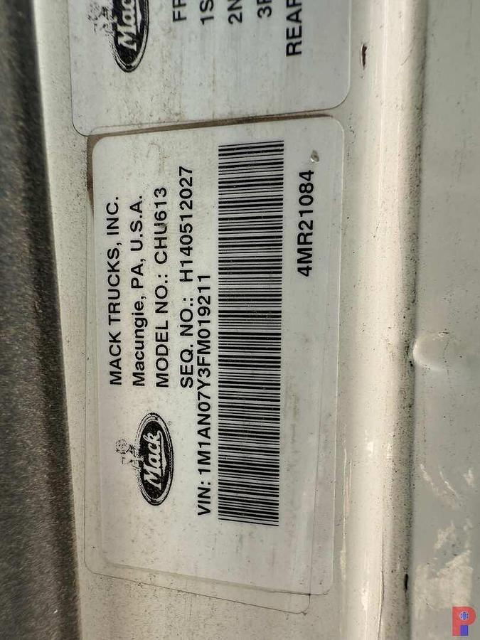 Used 2015 MACK PINNACLE CHU613 TRI AXLE SLEEPER TRUCK