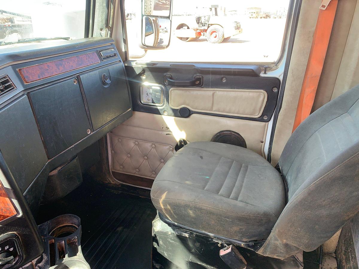 Used 2012 WESTERN STAR 4900 SB T/A 24" Sleeper Truck