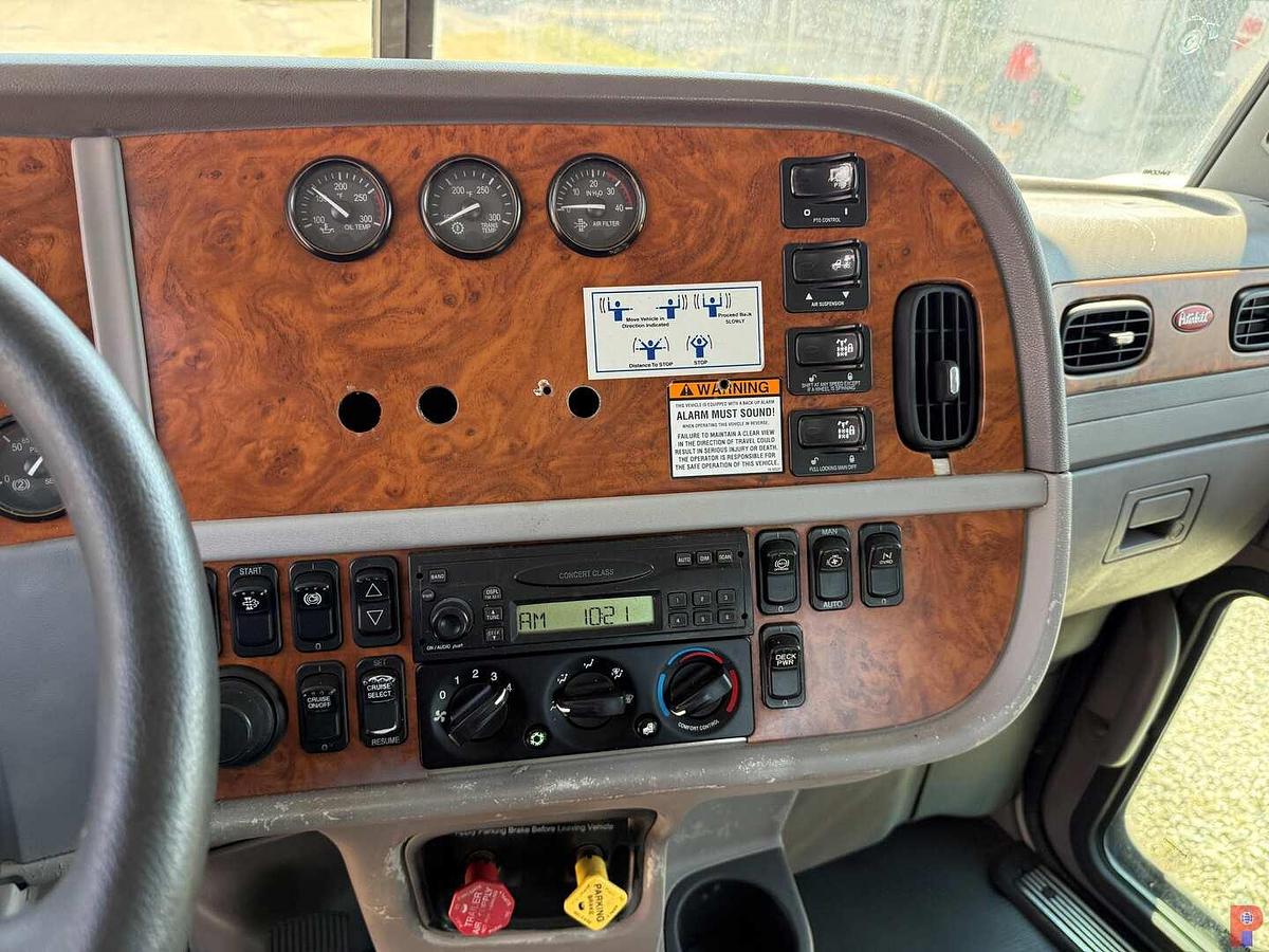 Used 2008 PETERBILT 367 T/A 36” SLEEPER TRUCK