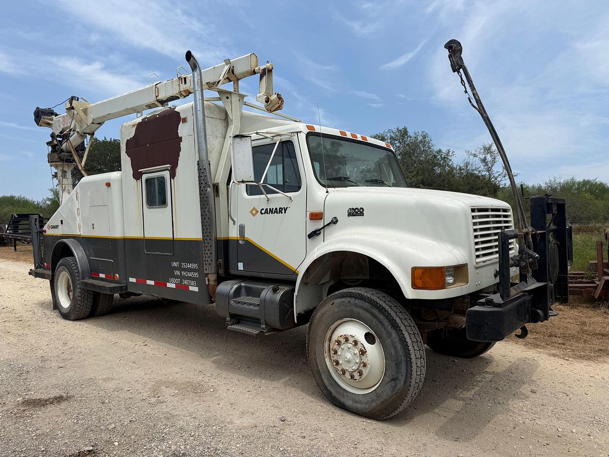 Used 2000 INTERNATIONAL 4800 4X4 S/A SPILT DRUM WIRELINE TRUCK