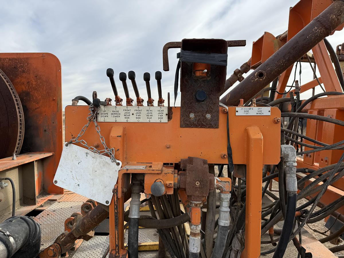 Used TAYLOR DD260HD 5-AXLE WELL SERVICE RIG CHASSIS F/ PARTS ONLY