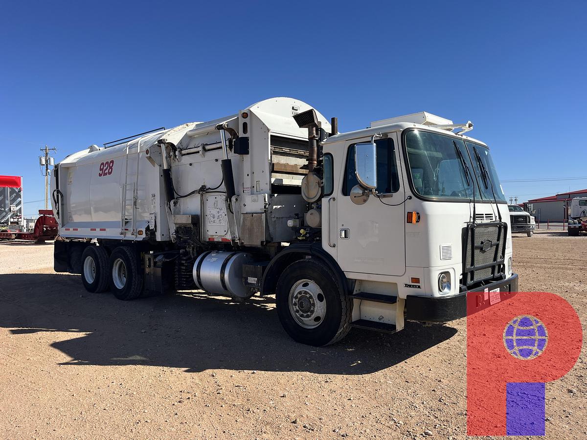 Used 2018 AUTOCAR XPEDITOR T/A 29YD CAB OVER TRASH TRUCK