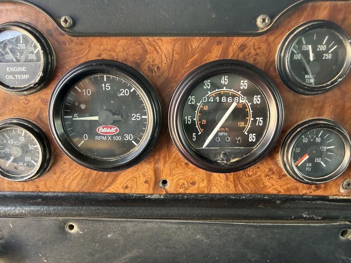 Used 2002 PETERBILT 379 T/A 36” SLEEPER TRUCK W/ VAC PUMP
