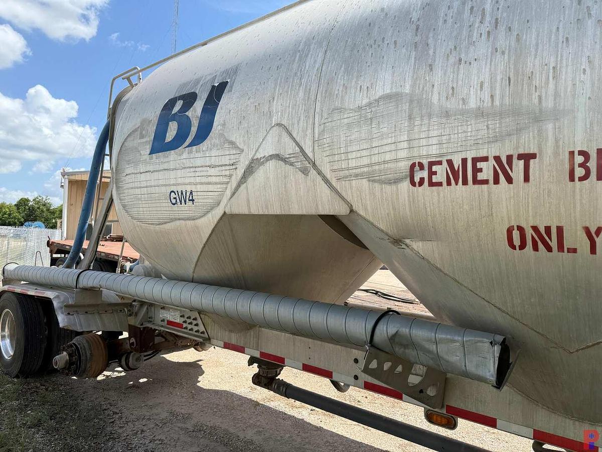 Used 2014 TRAIL KING 1350 CF T/A SELF-CONTAINED DRY BULK CEMENT TRAILER