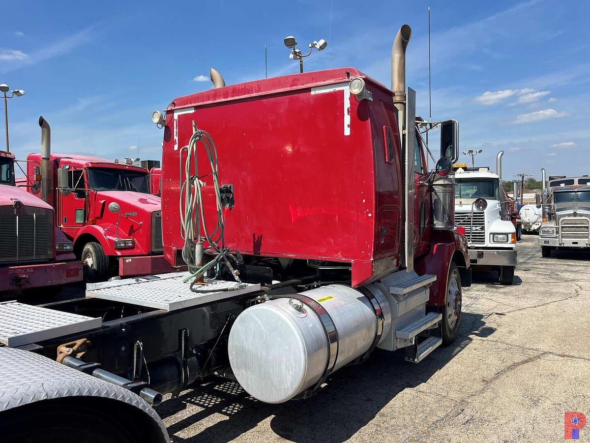 Used 2015 WESTERN STAR 4900 SB T/A 24” SLEEPER TRUCK