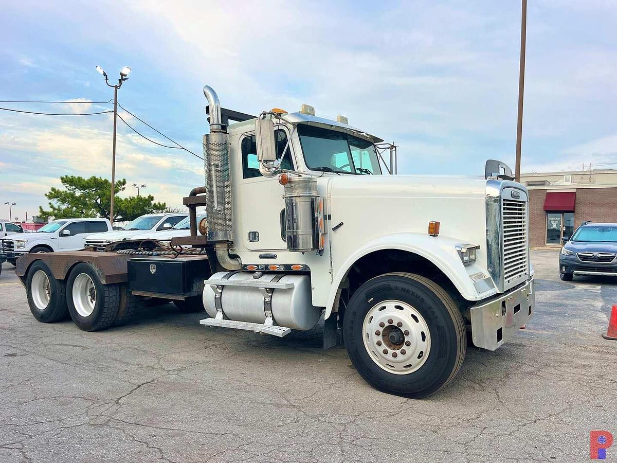 Used 2006 FREIGHTLINER FLD120 SD T/A 65K LBS WINCH TRUCK