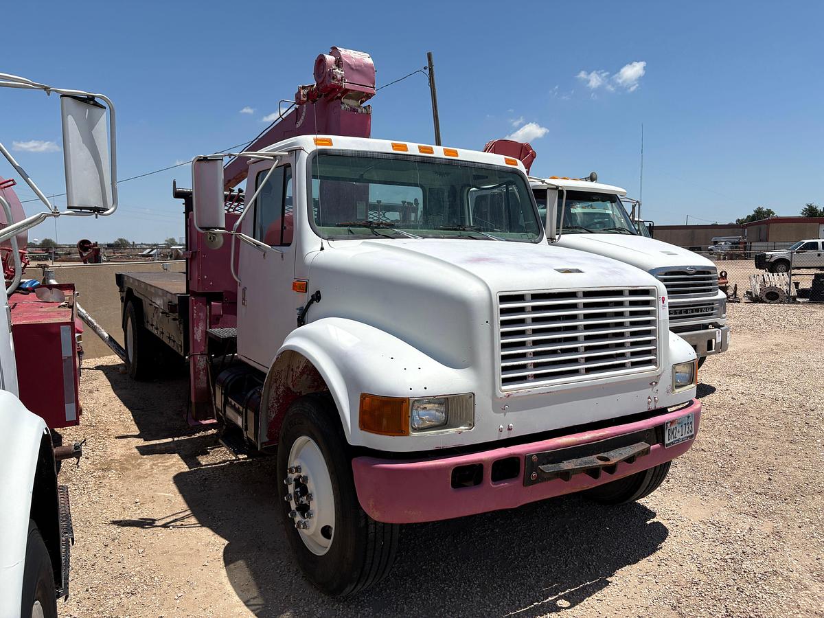 Used 1998 INTERNATIONAL 4900 S/A DAYCAB 5-TON CRANE TRUCK