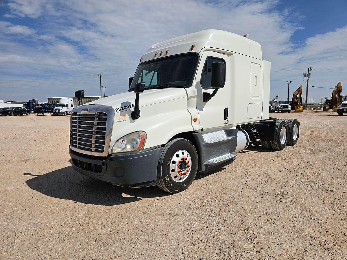 Used 2015 FREIGHTLINER CASCAIDA SLEEPER TRUCK
