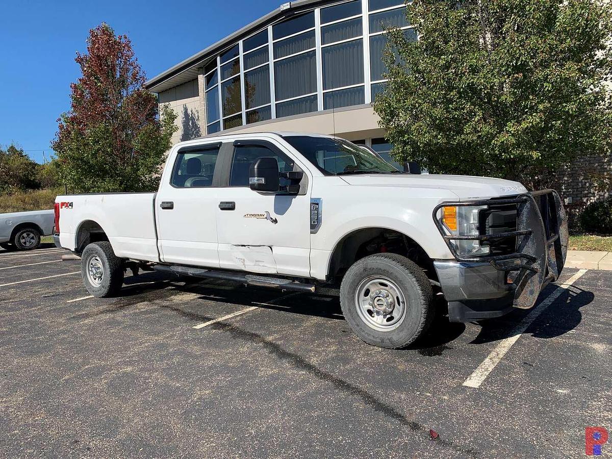 Used 2017 FORD F-250 SUPER DUTY XL CREW CAB 4X4 PICKUP (GAS)