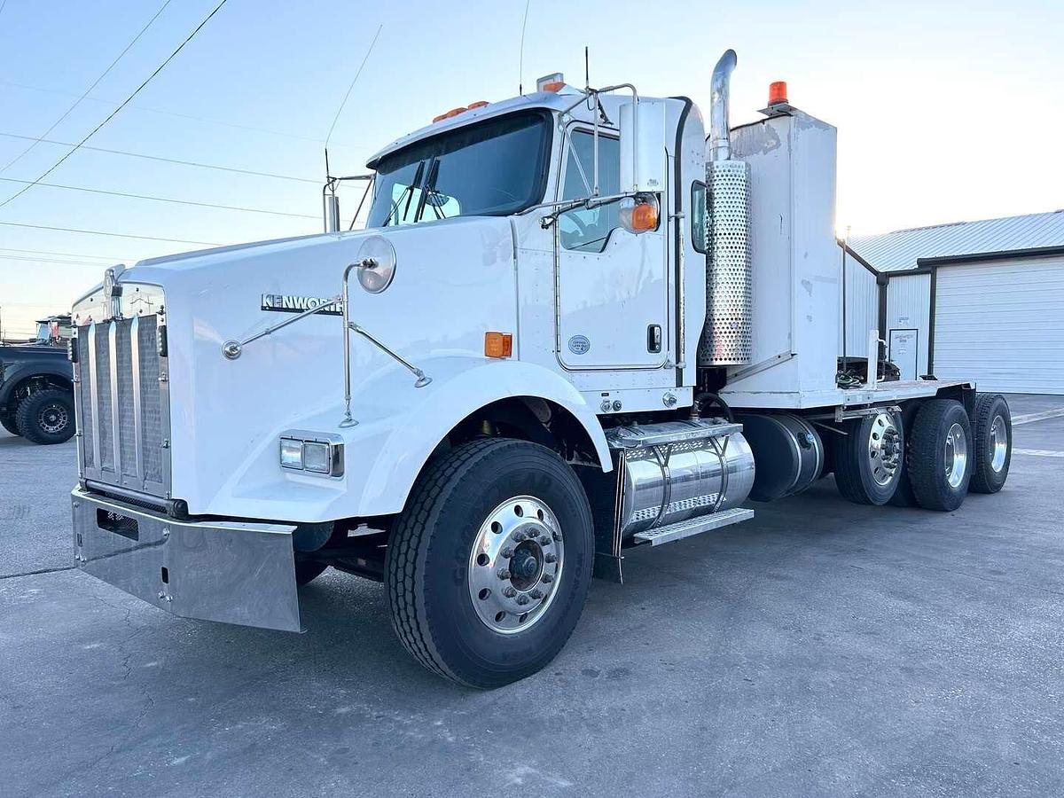 Used 2016 KENWORTH T8OO TRI-AXLE DAY CAB TRUCK TRACTOR