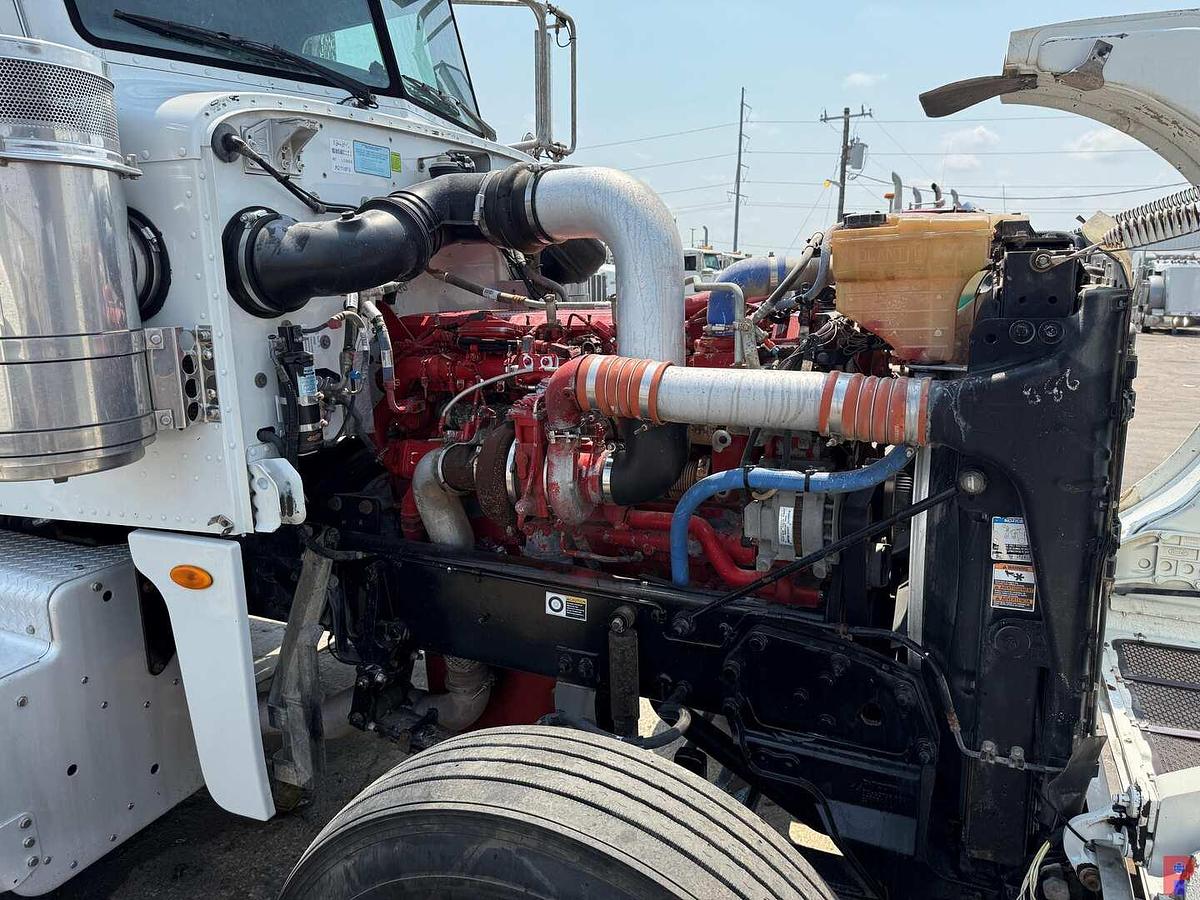 Used 2013 PETERBILT 367 T/A SLEEPR TRUCK