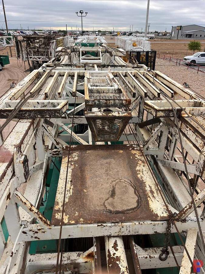 Used PENGO / HENDRICKSON BACK IN WELL SERVICE RIG MTD ON 5-AXLE CARRIER