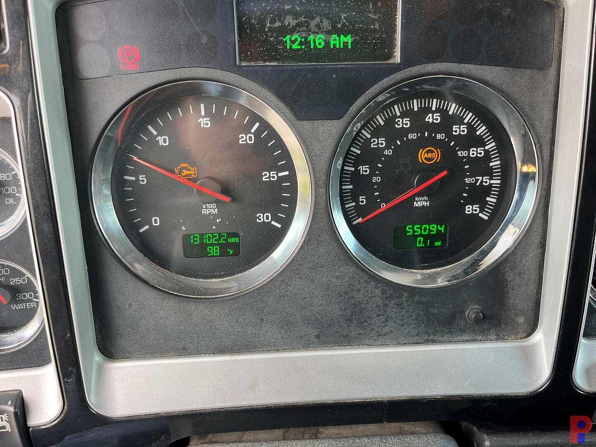 Used 2013 KENWORTH T800 TRI AXLE 36” SLEEPER TRUCK