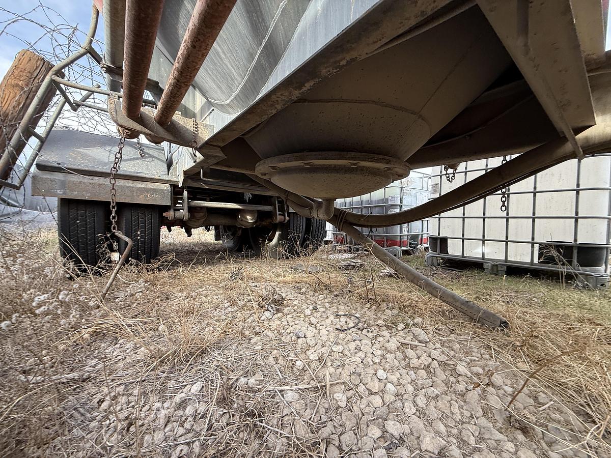 Used 2006 FRUEHAUF PNEUMATIC DRY BULK T/A CEMENT TRAILER