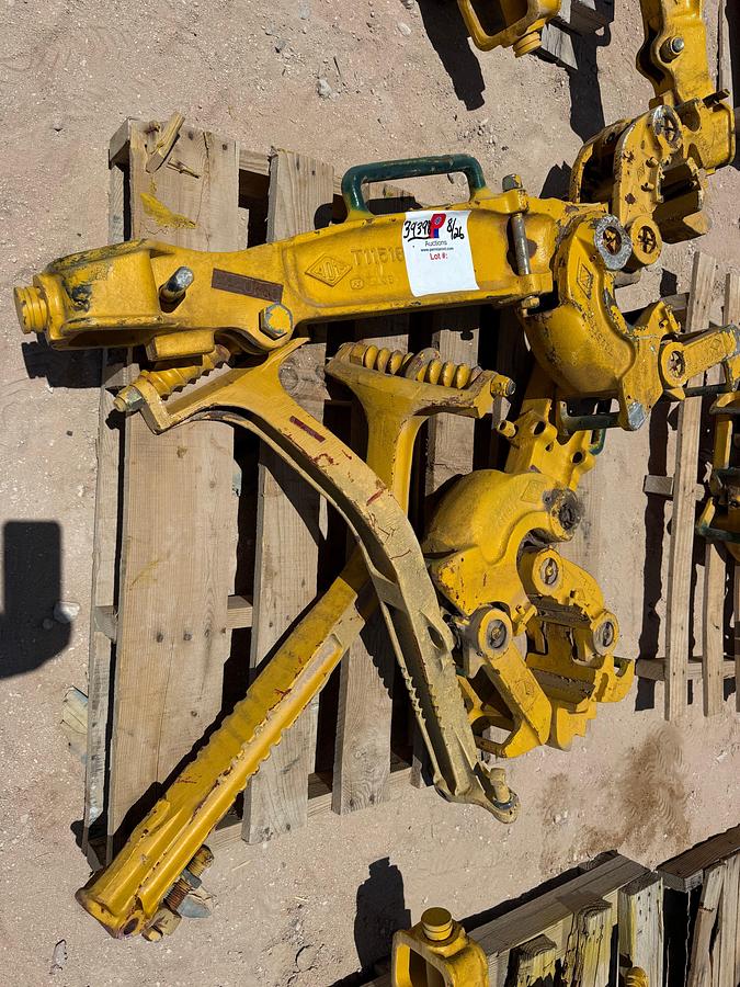 Used (2 X $) AOT TYPE C MANUAL TONGS