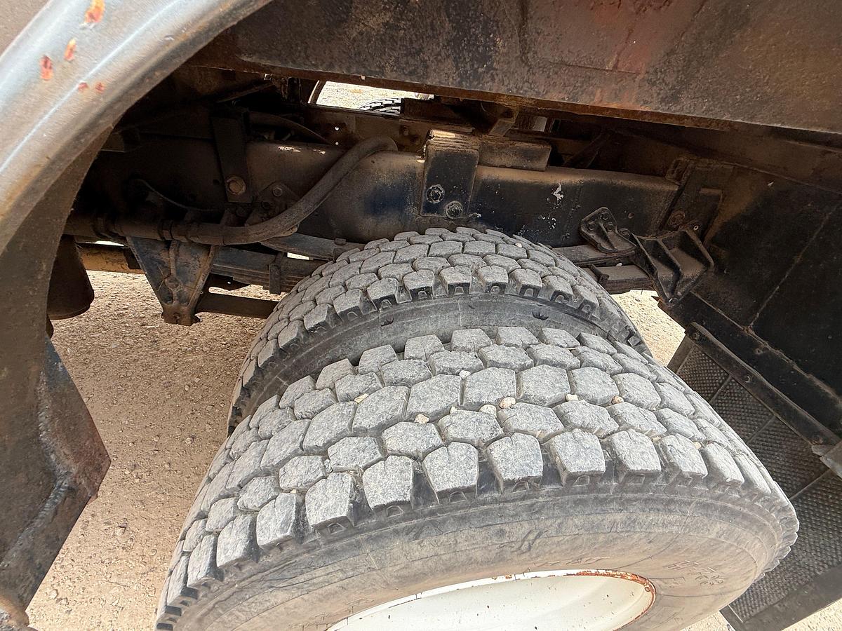 Used 2000 INTERNATIONAL 4800 4X4 S/A SPILT DRUM WIRELINE TRUCK