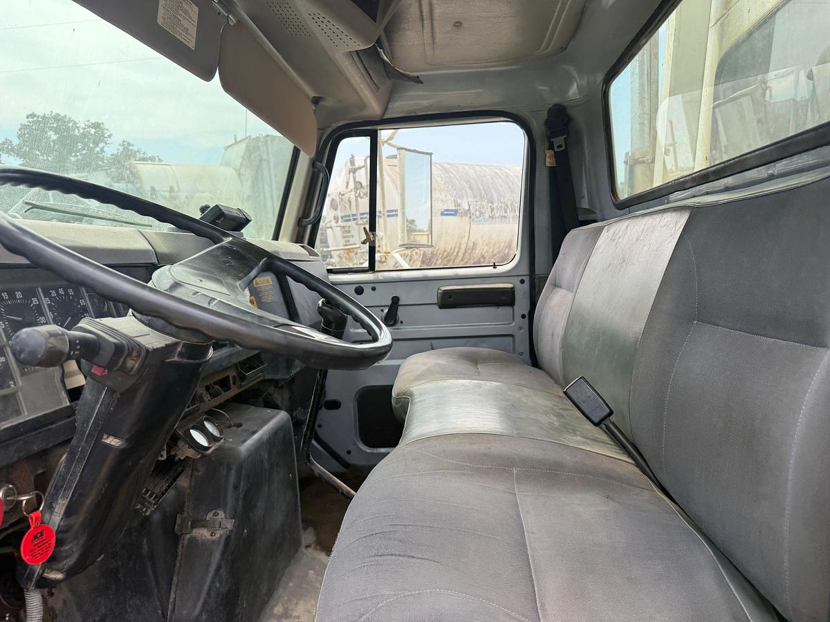 Used 2000 INTERNATIONAL 4800 4X4 S/A SPILT DRUM WIRELINE TRUCK