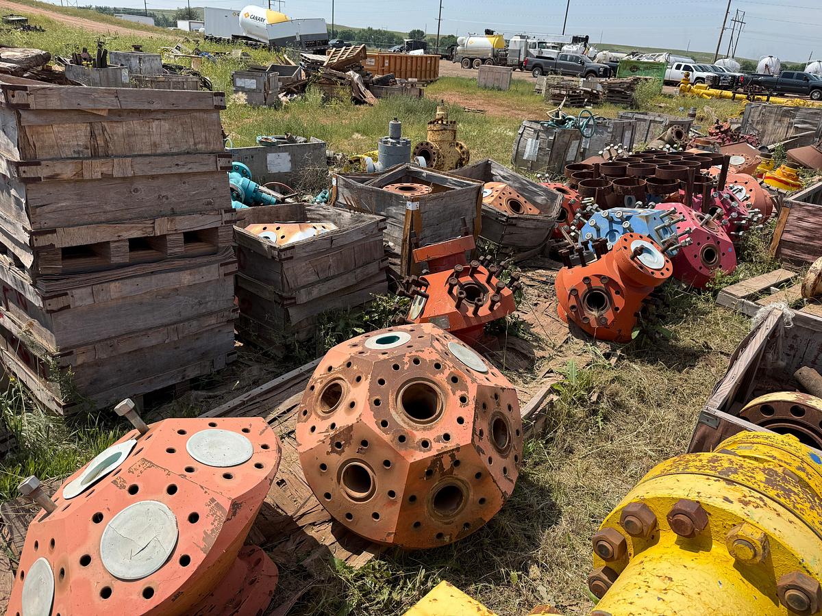 Used LOT OF (30+) MOSTLY 5-1/16” x 4-1/16” 10M FRAC GOAT HEADS