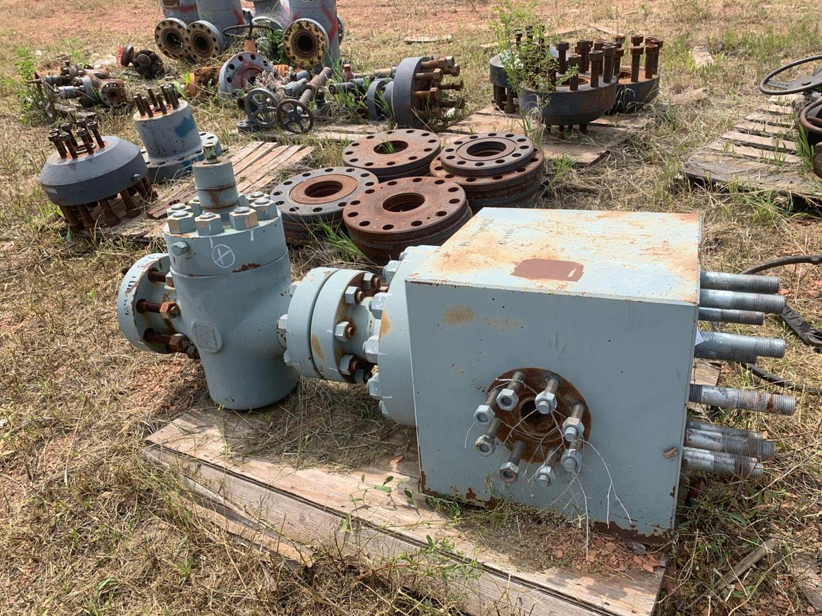 Used Row of 7-1/16 DSA’s, 4-1/16 10k Gate Valves, Well Heads, 2in Fluid Crosses