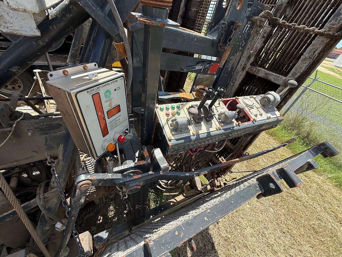 Used FRANKS EXPLORER III 96’-215K 4-AXLE WELL SERVICE WORKOVER RIG