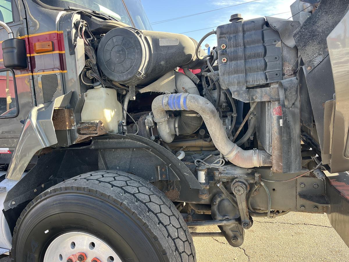 Used 2004 INTERNATIONAL  PAYSTAR 5600I TRI AXLE 660 CF CEMENT BULK TRUCK