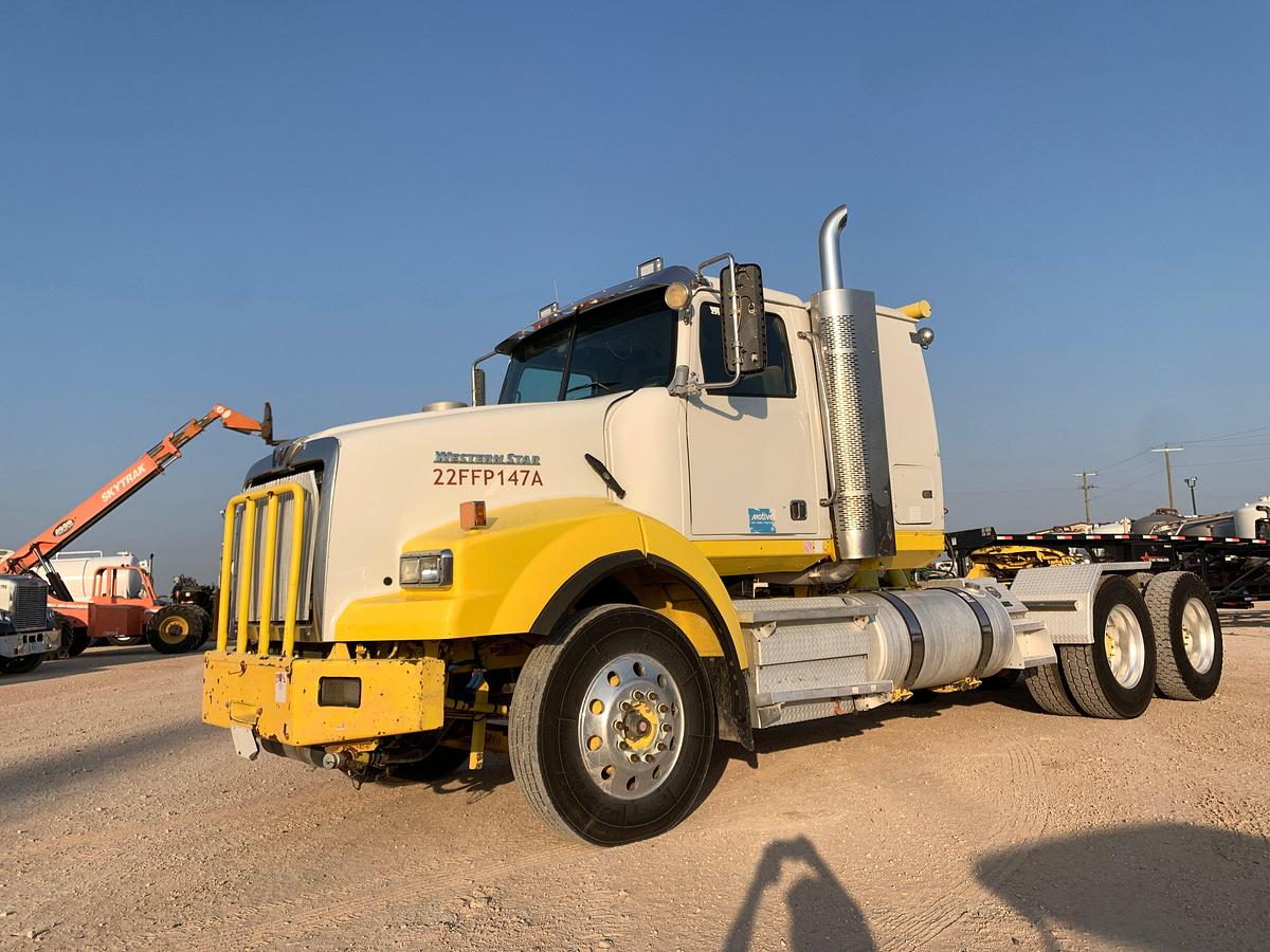 Used 2012 WESTERN STAR 4900 SB T/A 24” SLEEPER TRUCK